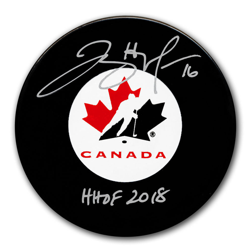 Rondelle autographiée de Jayna Hefford par l'équipe canadienne du HOF