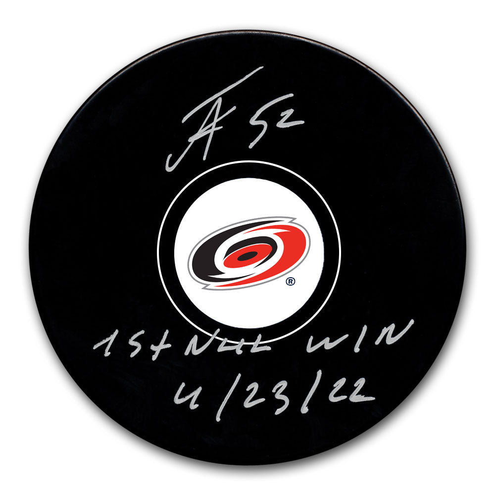 Pyotr Kochetkov Carolina Hurricanes 1ère victoire dans la LNH 23/04/22 Rondelle autographiée