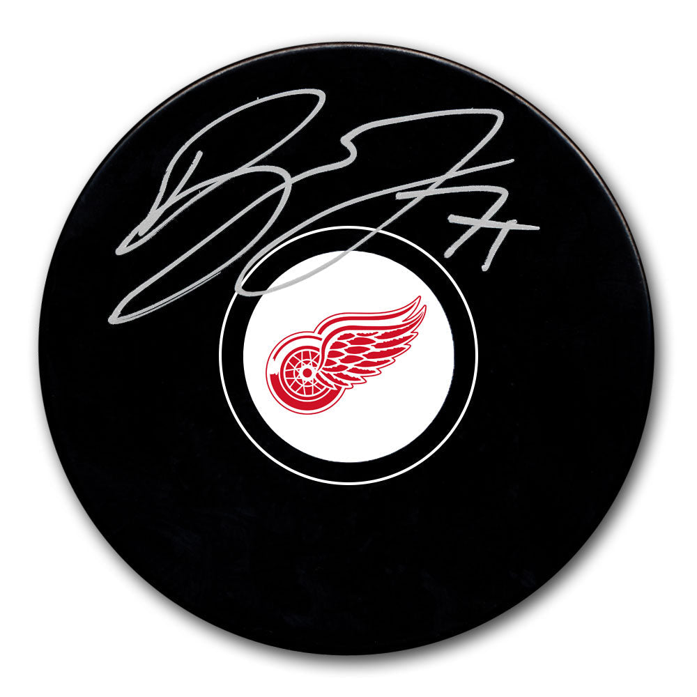 Rondelle autographiée par Dylan Larkin des Red Wings de Détroit